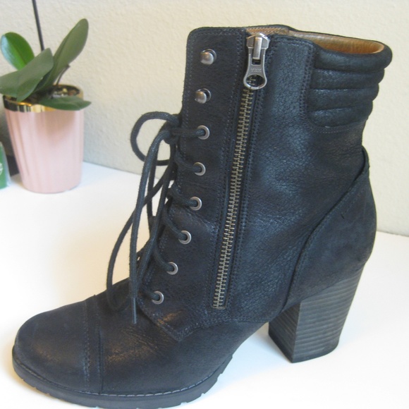 Clarks Shoes - Clarks Indigo Women Boots - Black